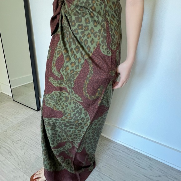 Vintage YSL Mega Silk Scarf in panther print - Picture 10 of 15